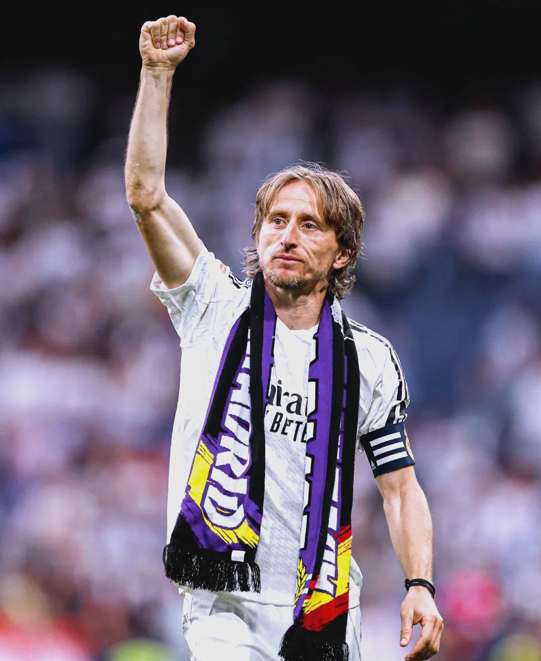 米体：米兰对迈尼昂的年薪报价提高至500万欧，尤文正在关注